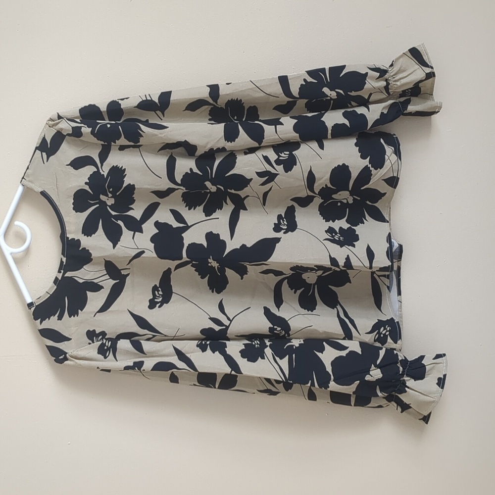 Large Unbranded Floral Top Shirt Bow in Back Black Flower Print